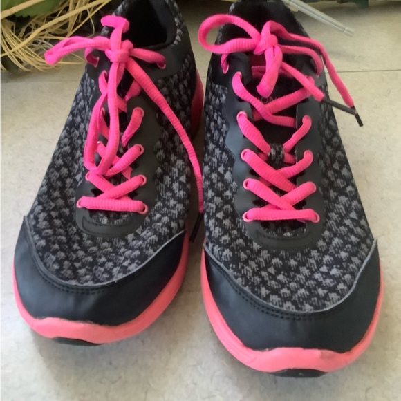 Vionic Shoes - Picture 2 of 3